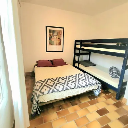 Chez Pape Mame Au Mas De La Huppe